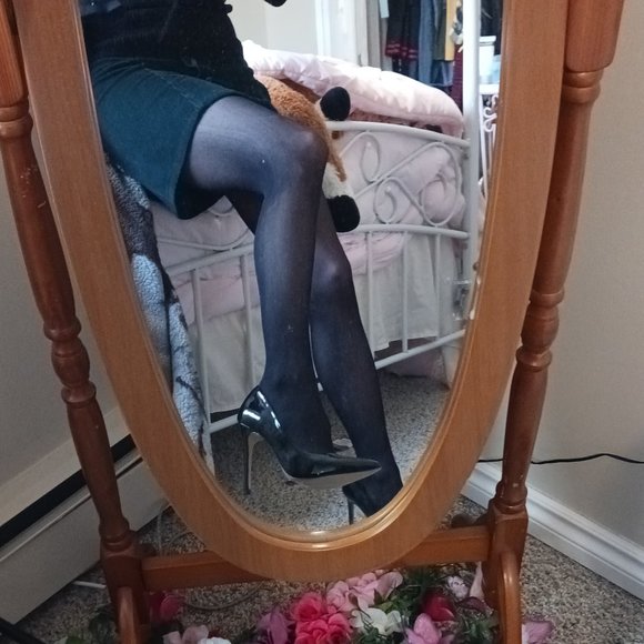 Shiny Black Stiletto Pumps - Picture 1 of 3